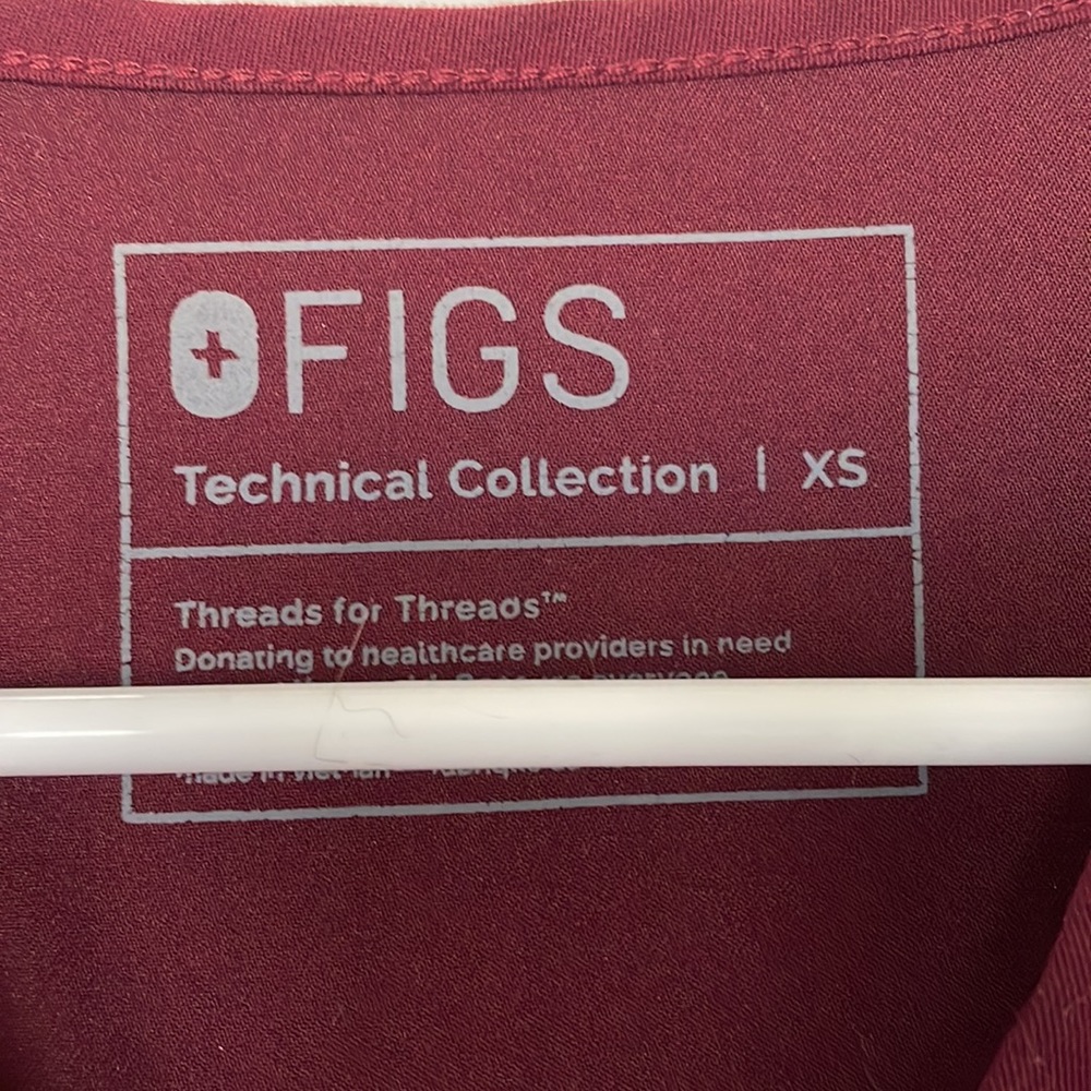 Figs Casma Scrub Top Burgundy - Picture 2 of 2